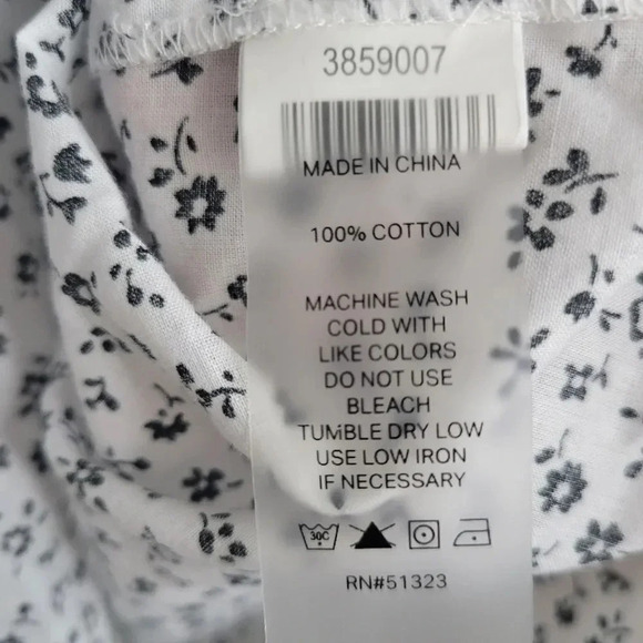 ‎Court & Rowe Black and White Floral Blouse - Picture 5 of 6